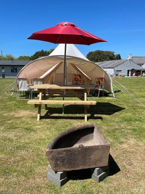 Готель Cox Hill Glamping Badger Труро Екстер'єр фото