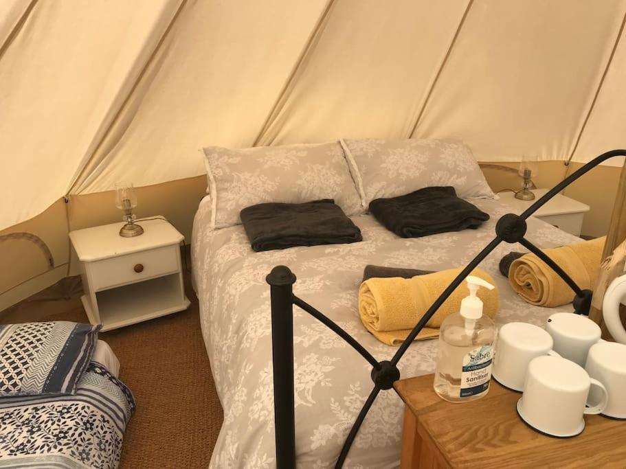 Готель Cox Hill Glamping Badger Труро Екстер'єр фото