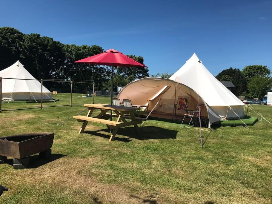 Готель Cox Hill Glamping Badger Труро Екстер'єр фото